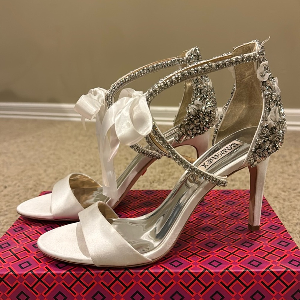 Badgley Mischka size 9